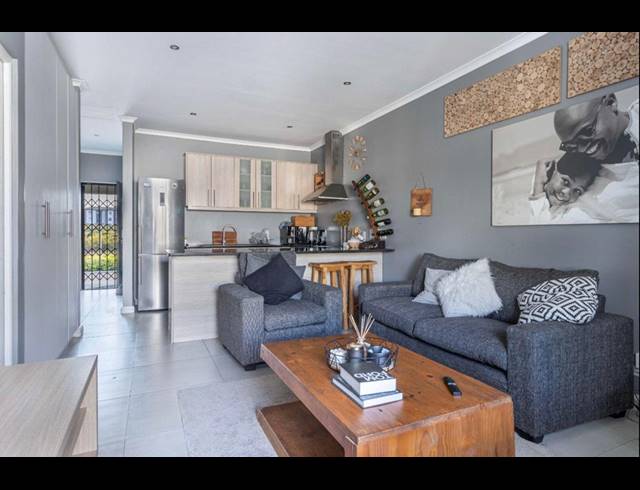 2 BEDROOM HOUSE FOR SALE IN PARKLANDS EAST